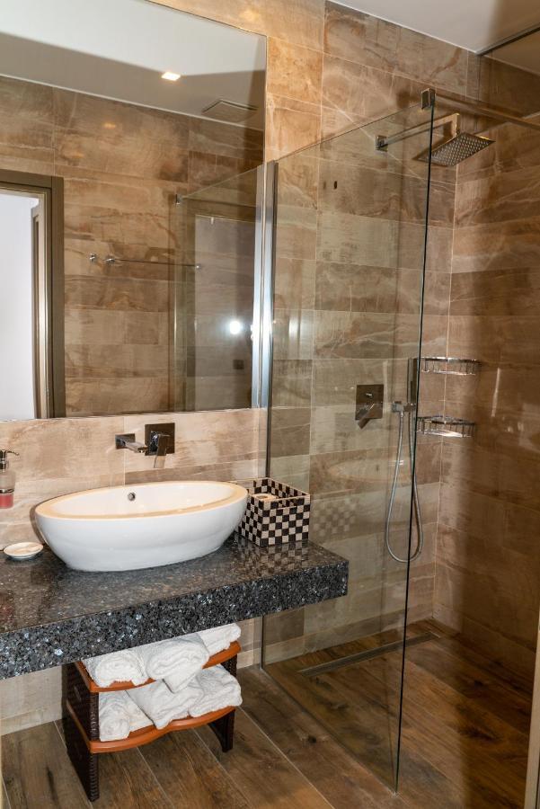 Limani Deluxe 3 *