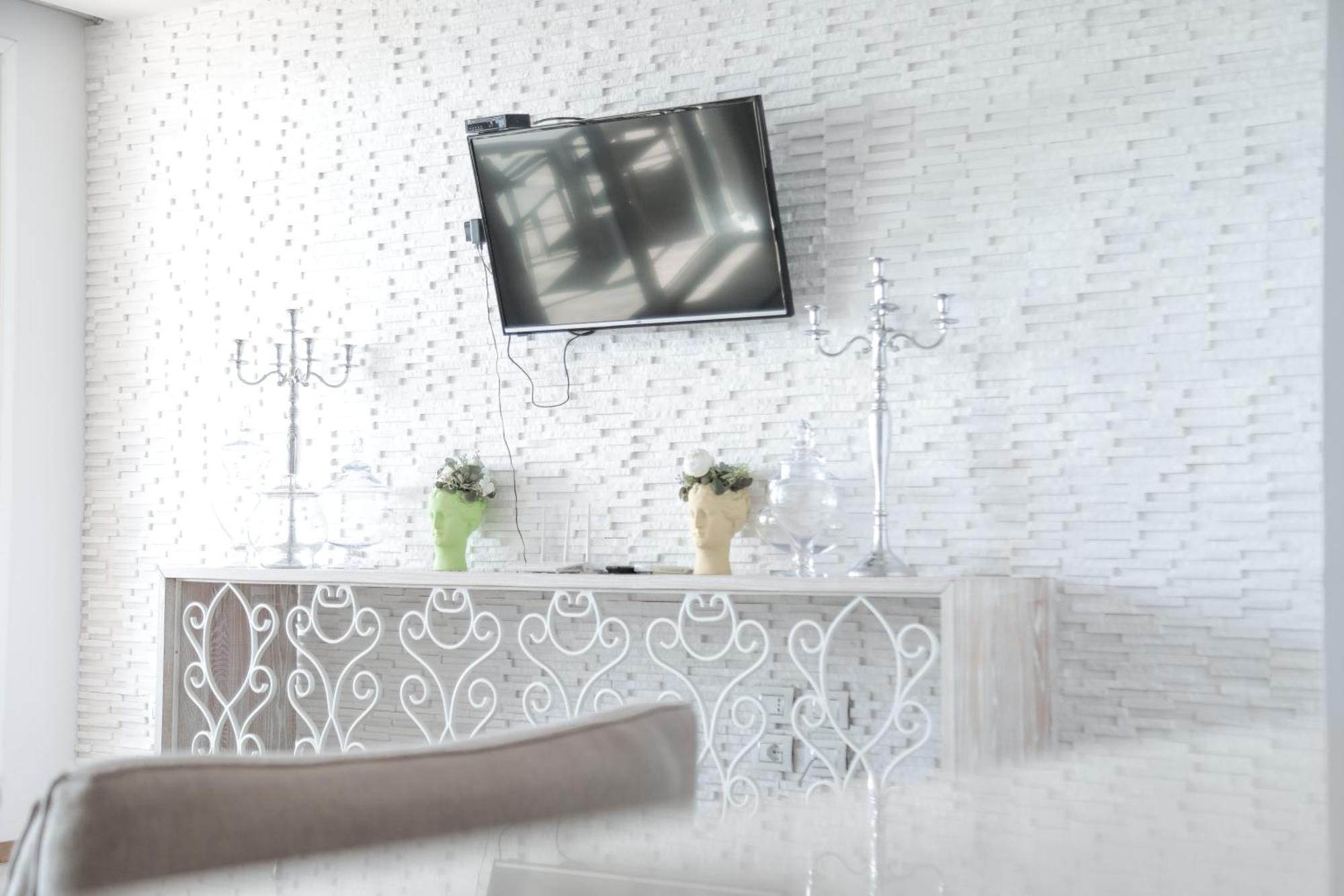 Limani Deluxe 3 Sarande
